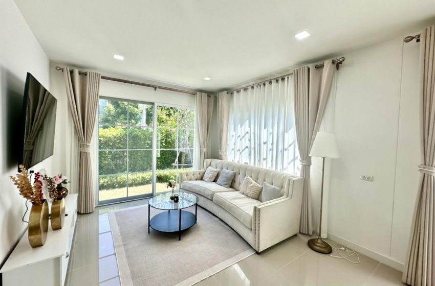 House with Shared Pool for rent in Bangnatrad